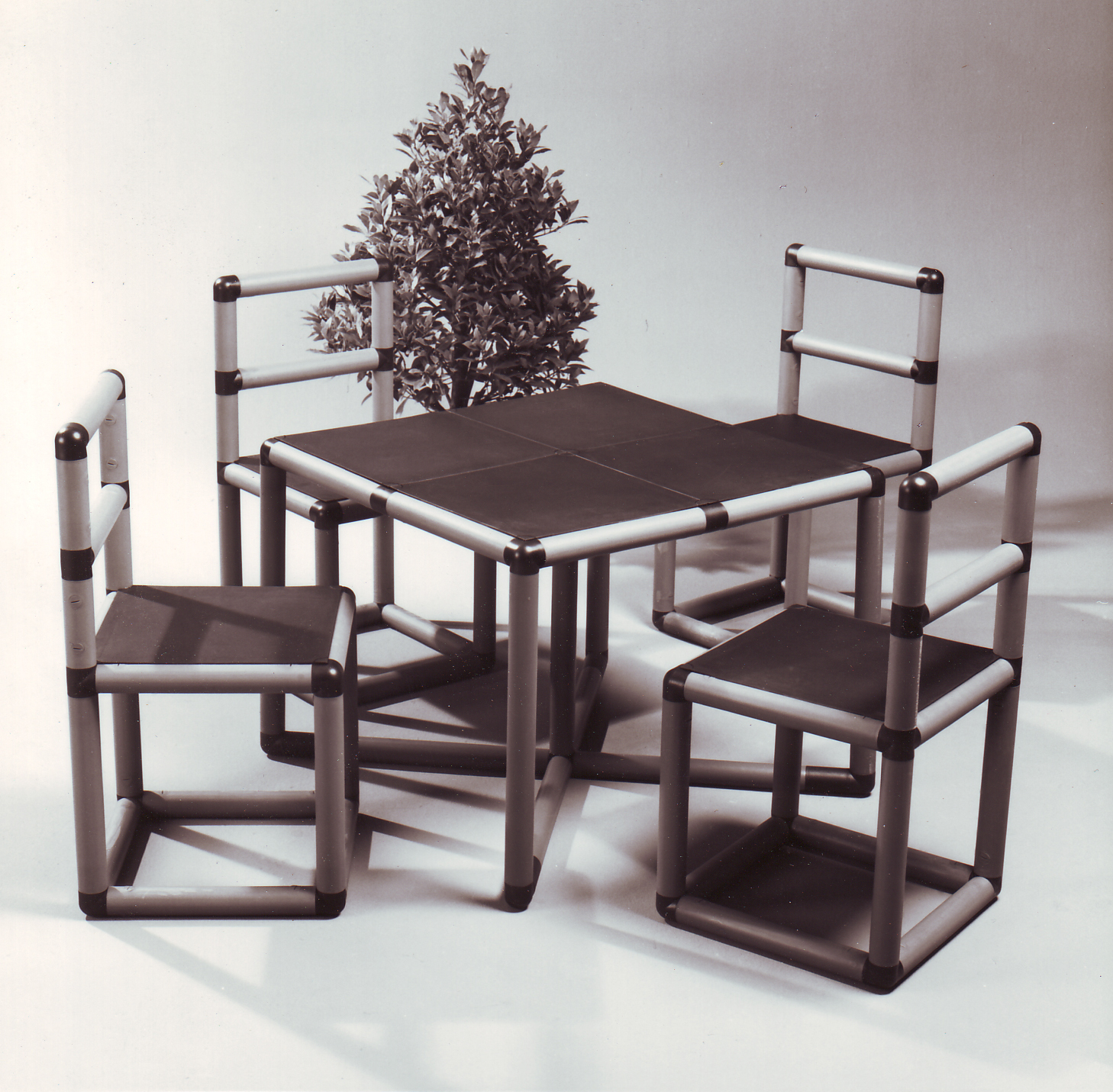 quadro-story-1979-furniture.jpg